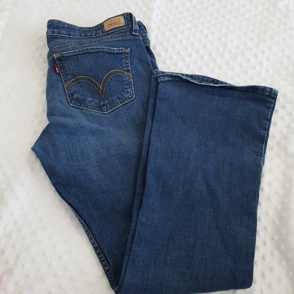 Levis boot cut.